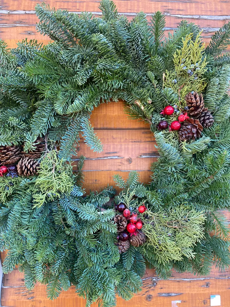 24" Noble Wreath Splendors