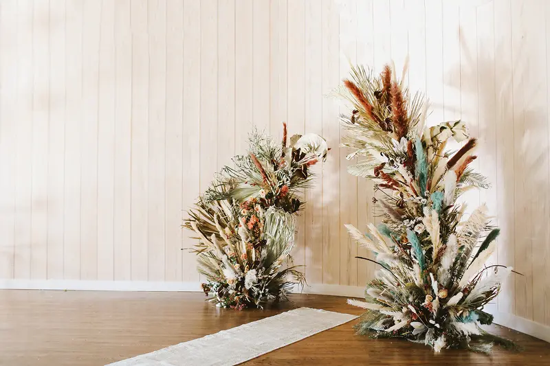 Arpeggio Stand By Accent Decor