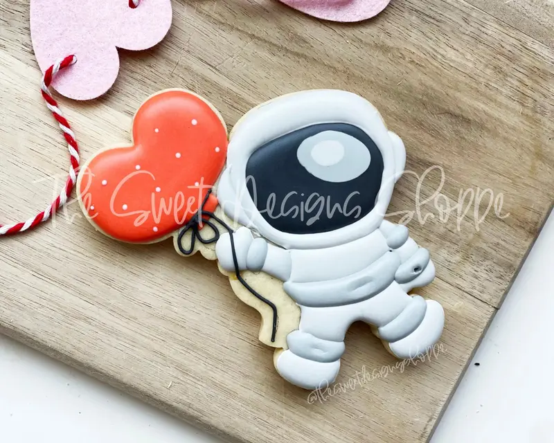 Astronaut with Heart Balloon - Cookie Cutter
