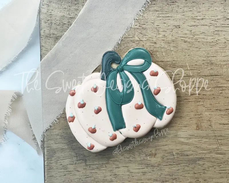 Cute Pumpkin with Bow - Cookie Cutter