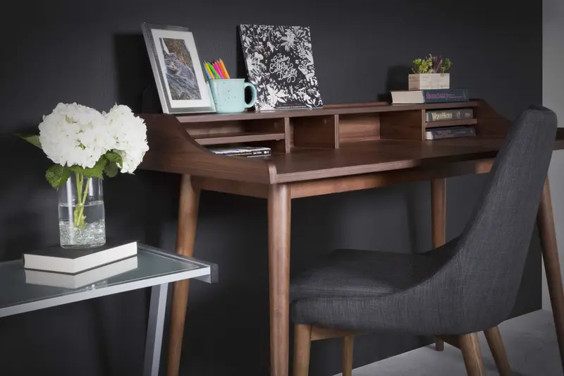 Desk in American Walnut By Homeroots