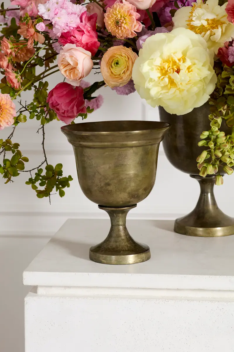 Hullen Urn By Accent Decor