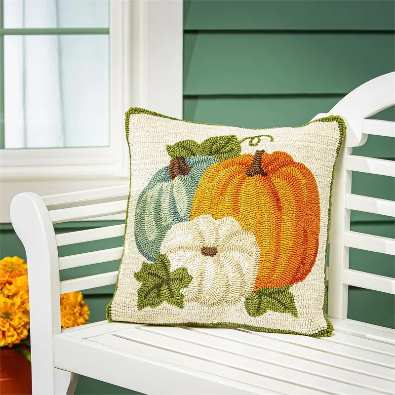 Indoor/Outdoor Shaped Pumpkins Hooked Polypropylene Throw Pillow 18"x18"