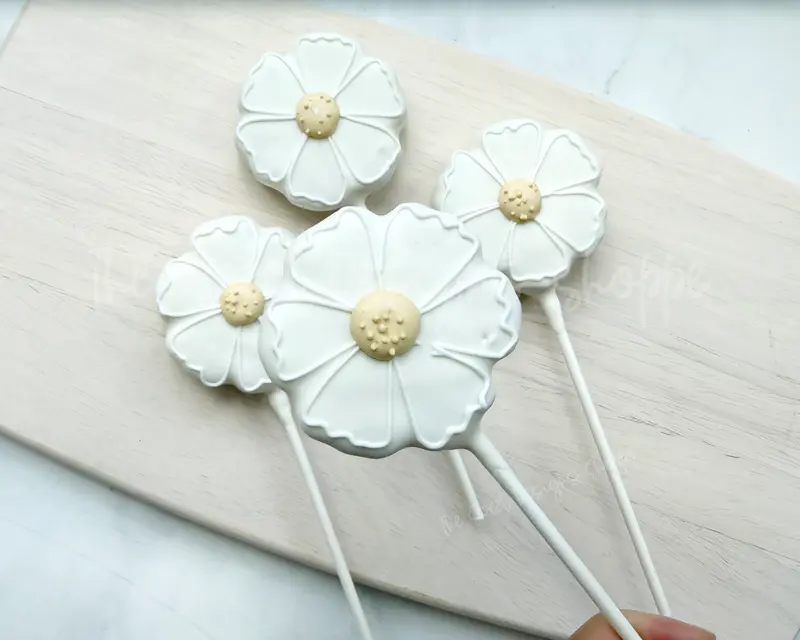 Lovely Daisy - Cake Pop Maker Set ( Cutter & Pusher)