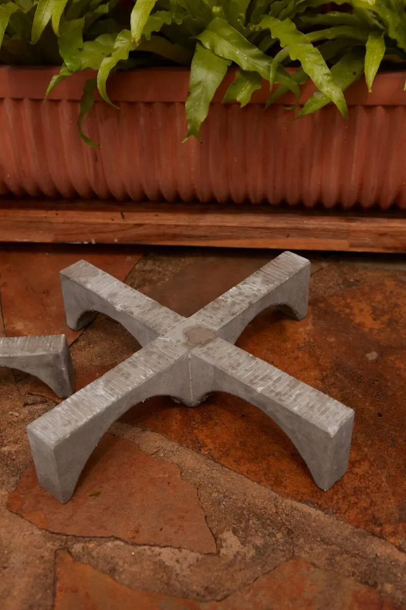 Lynwood Stand 15.75"x 3.5" By Accent Decor