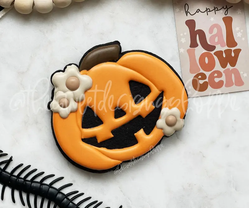 Personalized Pumpkin With Daisy - Cookie Cutter