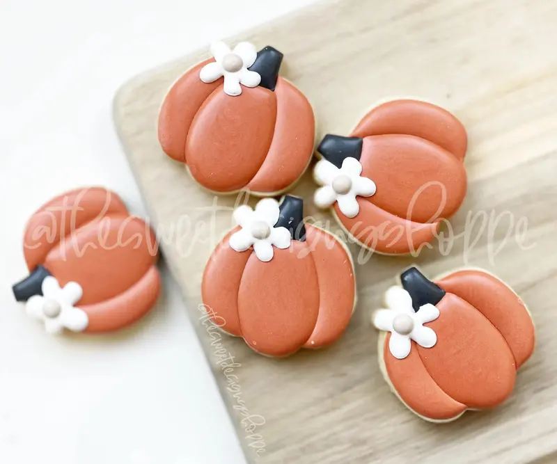 Pumpkin with Daisy - Cookie Cutter