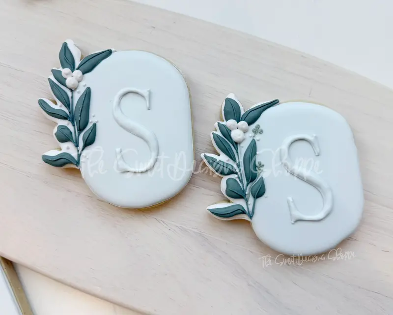 Samuel's Oval Floral Plaque - Cookie Cutter