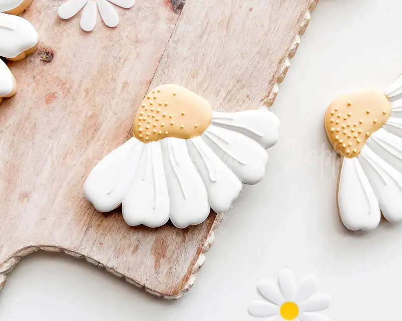 Side Daisy - Cookie Cutter