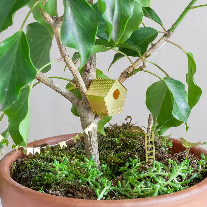 Tiny Birdhouse for your Plants