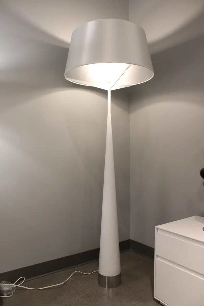White Carbon Floor Lamp