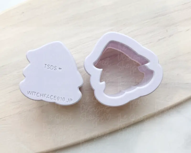 Witch Face with Folded Hat - Cake Pop Maker Set ( Cutter & Pusher)